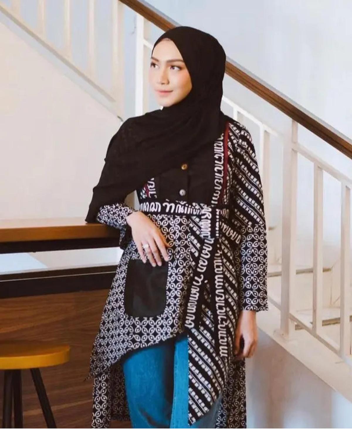 7 Tips Pilih Baju Batik Biar Terlihat Tinggi dan Ramping