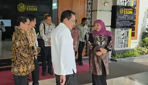 Khofifah-Emil Dardak Rapat Bareng Anak Buah Bahlil Soal Cadangan BBM Jatim