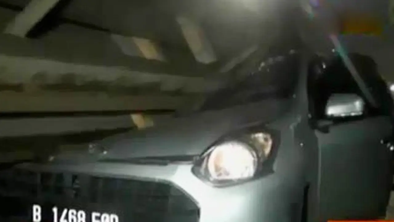 Truk Kontainer Terbalik