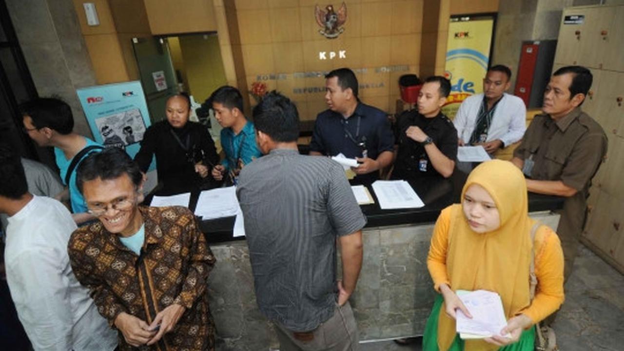 Idul Adha, keluarga tahanan silih berganti datangi Gedung KPK