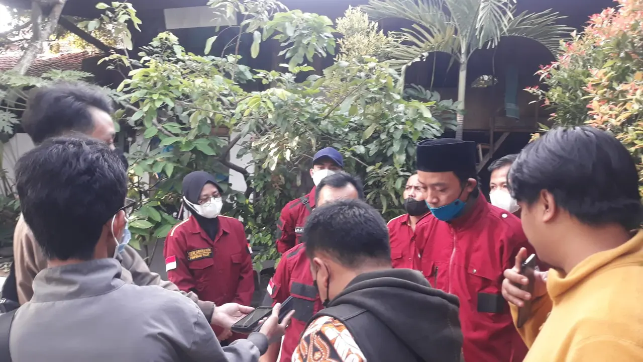 Wakil Ketua 1 PW Pemuda Bulan Bintang Jawa Barat Puad Abdullah geram dengan sikap mahkamah partai, yang lamban dalam merespon gugatan Ali Nurhakim, Ketua PP Pemuda Bulan Bintang hasil Muktamar.