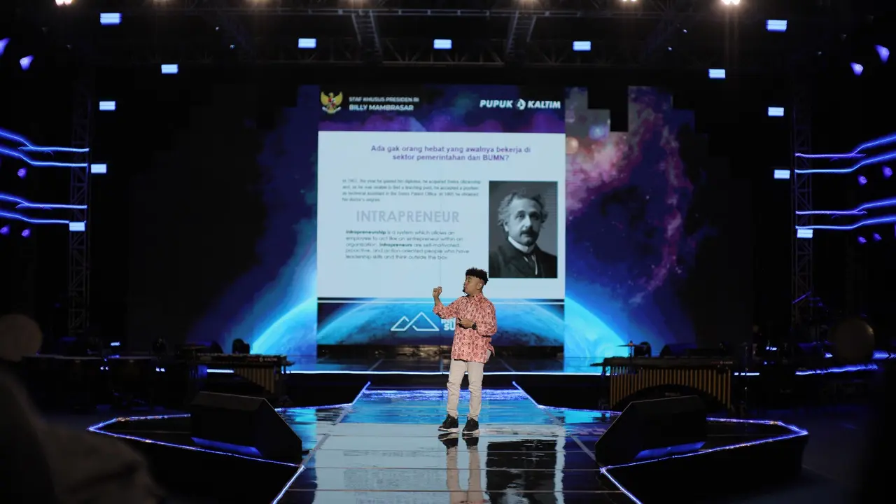 Staf Khusus Presiden Bidang Inovasi, Pendidikan dan Daerah Terluar, Billy Mambrasar saat menghadiri Awarding Pupuk Kaltim Innovation Submit di Gor Pupuk Kaltim, Bontang (Istimewa)