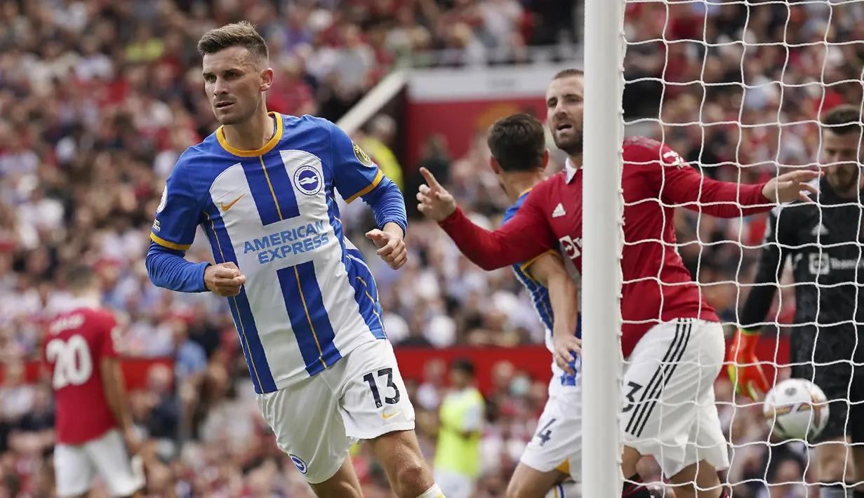 Pascal Gross juga sukses mengantongi dua gol di Liga Inggris 2022/2023 sejauh ini. kedua golnya dicetak saat Brighton and Hove Albion mempermalukan Manchester United 2-1 di pekan pertama (07/08/2022). (AP/Dave Thompson)