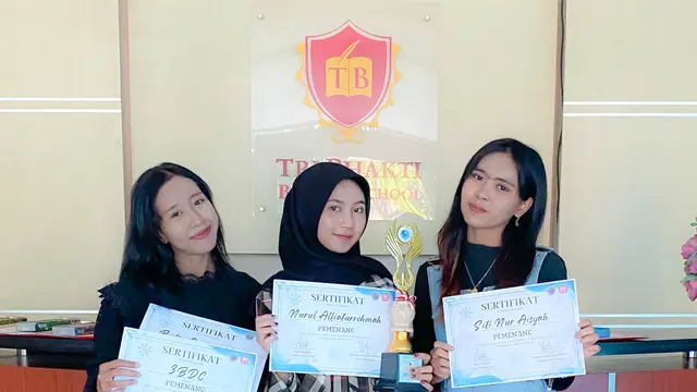 Kelompok tari 3BDC yang diperkuat Rizky Amanda Suci, Nurul Alfiaturrahmah, dan Siti Nur Aisyah. (Foto: Dok. Tim 3BDC)