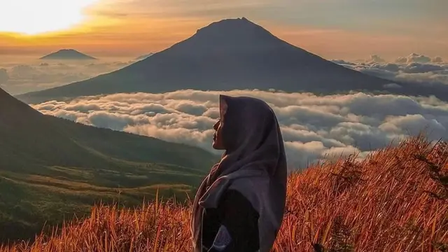 Gunung Kembang di Wonosobo Jawa Tengah merupakan anak Gunung Sindoro @ay.2700