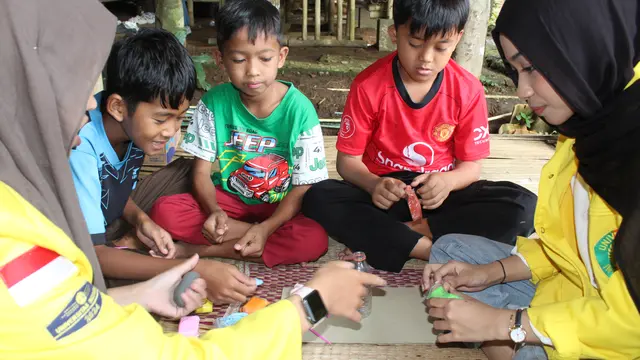 Vokasi UI Hidupkan Kembali Permainan Tradisional Lewat Program “Kampung Main” di Bogor