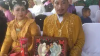Peserta nikah massal berdatangan di Lapangan Parkir Thamrin, Jakarta Pusat, Minggu (31/12/2017) sore. (Liputan6.com/Delvira Chaerani Hutabarat)