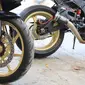 Cat warna gold atau emas banyak digunakan bikers sat mengecat velg kesayangan (Foto: Layz Motor)