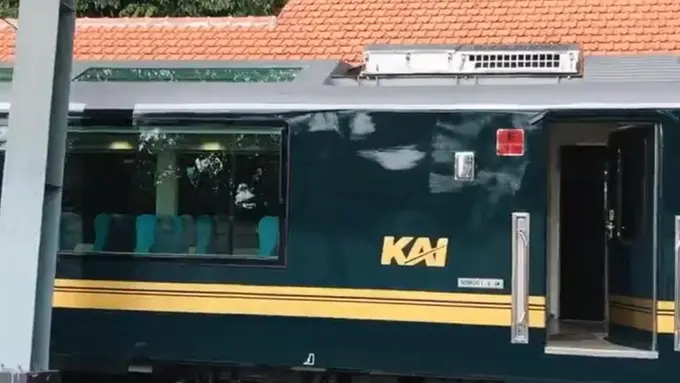 PT. KAI (Persero) baru saja melakukan modifikasi dari kereta kelas eksekutif biasa menjadi kereta panoramic pertama di Indonesia.