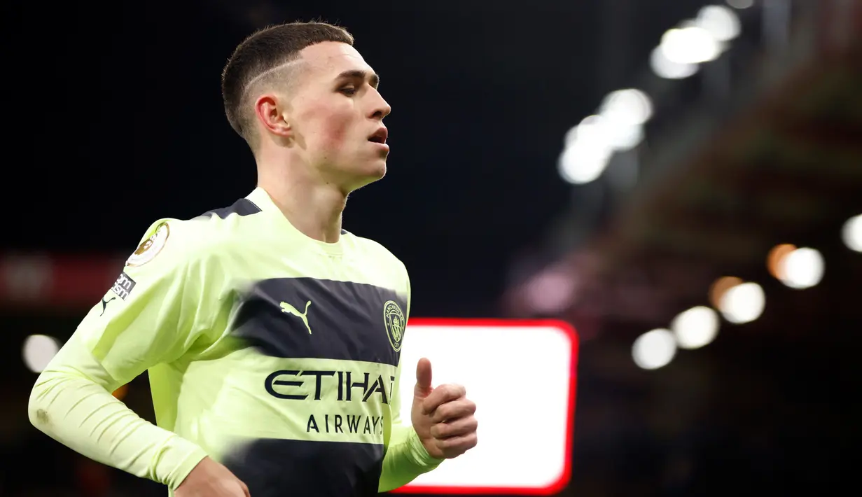 Pemain Manchester City Phil Foden berlari saat melawan Bournemouth pada pertandingan sepak bola Liga Inggris di Vitality Stadium, Bournemouth, Inggris, 25 Februari 2023. Manchester City mengalahkan Bournemouth dengan skor 4-1. (AP Photo/David Cliff)