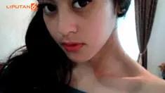 Gadis belasan tahun ini mendadak menjadi buah bibir masyarakat di sosial media. Akibat perilakunya, dia harus berurusan dengan pihak berwenang.
