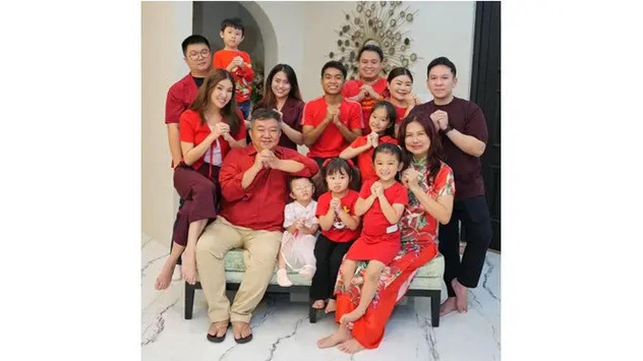 10 Artis Rayakan Imlek 2025 Bareng Keluarga, Semangat Sambut Tahun Baru