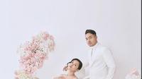 Meli dan Gunawan tampil dalam busana serba putih. Penampilan dua pedangdut muda ini langsung tuai banyak pujian dari para fansnya. (instagram.com/marimotto.studio/gunawan.lida2020/lida_meli04)