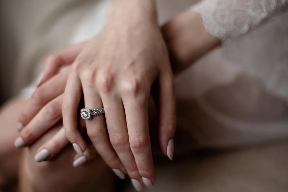 bridezilla dan cincin tangan