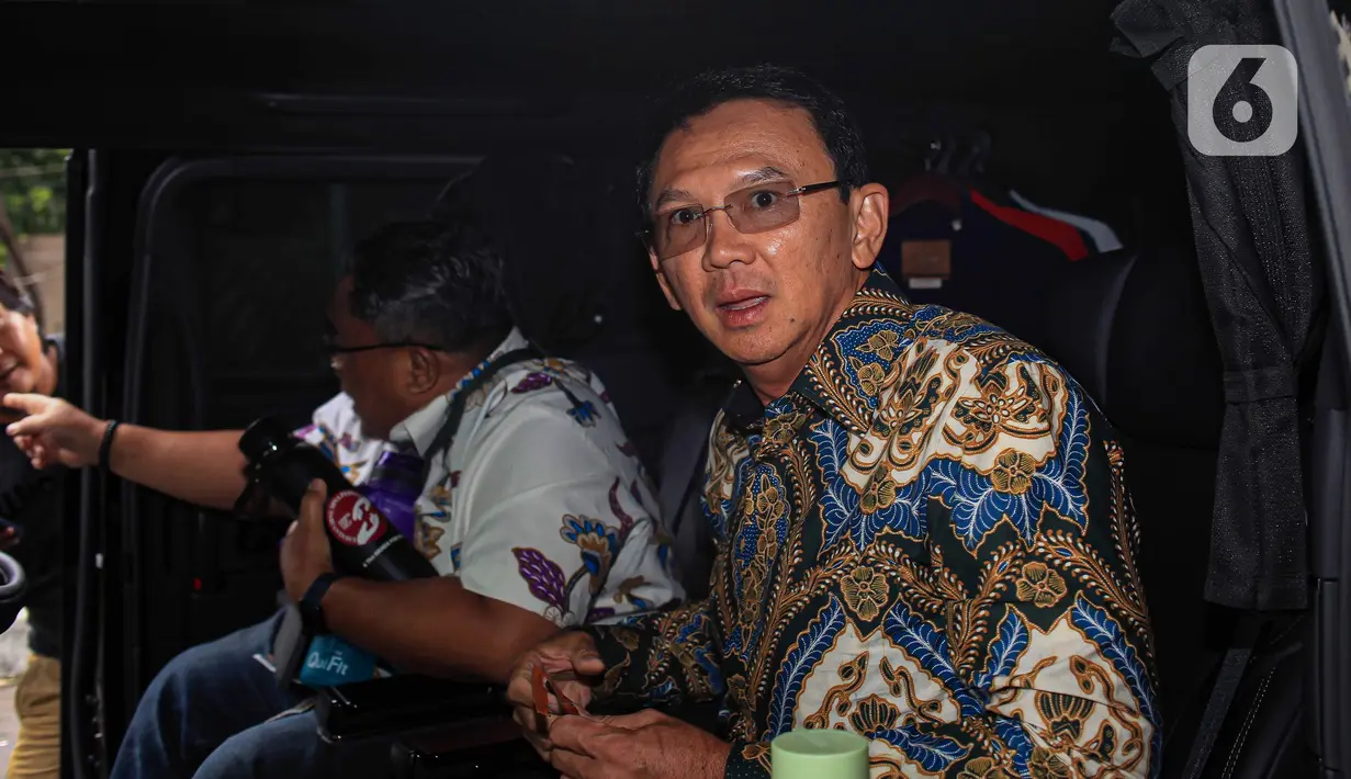 Basuki Tjahaja Purnama atau Ahok, dalam pemeriksaan, ia menjelaskan terkait awal mula ditemukannya dugaan korupsi pengadaan gas cair alam atau Liquefied Natural Gas (LNG) di PT Pertamina Tahun 2011-2014. (Liputan6.com/Angga Yuniar)