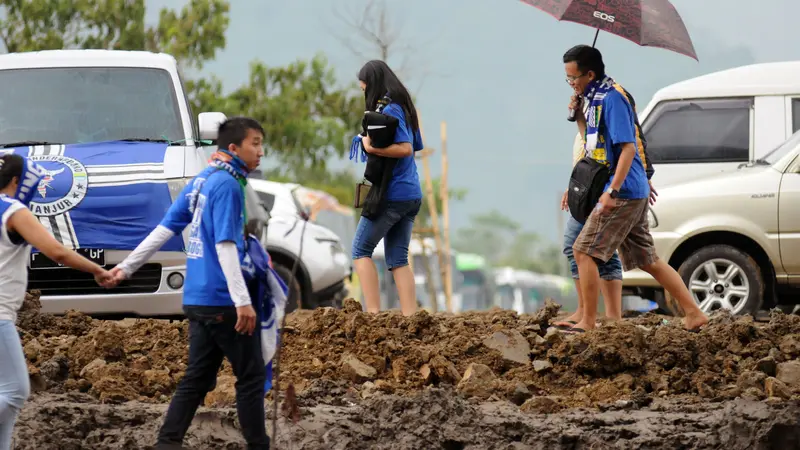 Suporter Persib Bandung atau akrab disapa bobotoh