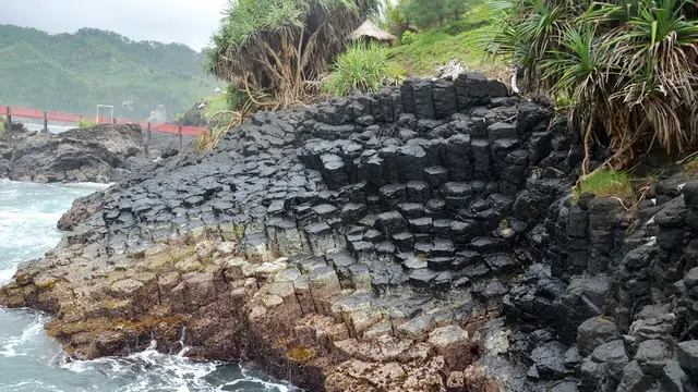 Gunung Api Purba, Karangbolong, Kebumen, Jawa Tengah. (Foto: Liputan6.com/Unsoed/Muhamad Ridlo)