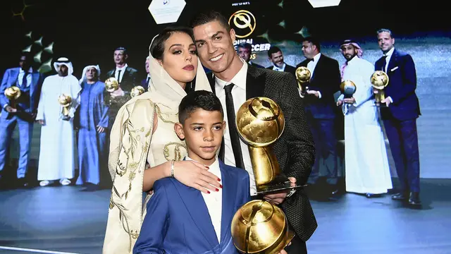 Pesepak Bola yang Miliki Buah Hati dari Banyak Wanita