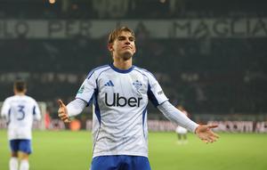 Nico Paz dari Como merayakan gol yang ia cetak pada laga Serie A melawan Torino di Turin, Italia, Senin, 24 November 2025. (Fabio Ferrari/LaPresse via AP)