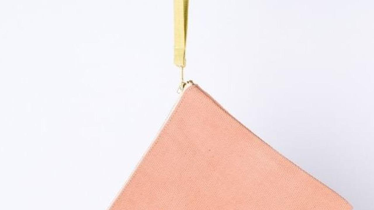 11. Wrislet Bag