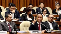 Ketua Himpunan Pengusaha Muda Indonesia (HIPMI) Bahlil Lahadalia menyampaikan pemaparannya saat Rapat Dengar Pendapat (RDP) dengan Pansus Kewirausahawan di Senayan, Jakarta (6/6). (Liputan6.com/JohanTallo)