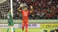 Striker Persis Solo, Tri Handoko, tak merayakan gol yang ia cetak ke gawang PSS Sleman. (Bola.com/Ronald Seger Prabowo)
