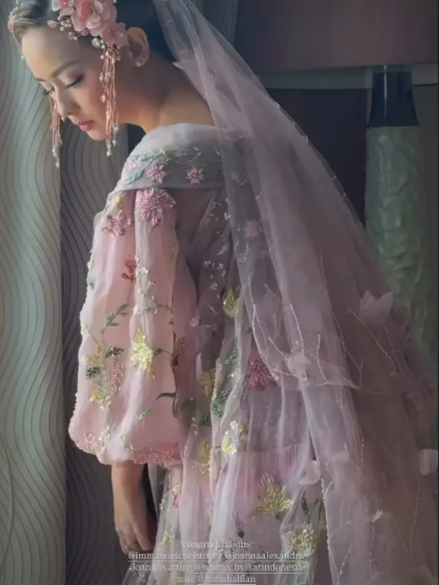 Joanna Alexandra Jadi Pengantin Romantis di Hari Pernikahan, Kenakan Gaun Pink Rancangan Dua Desainer Lokal