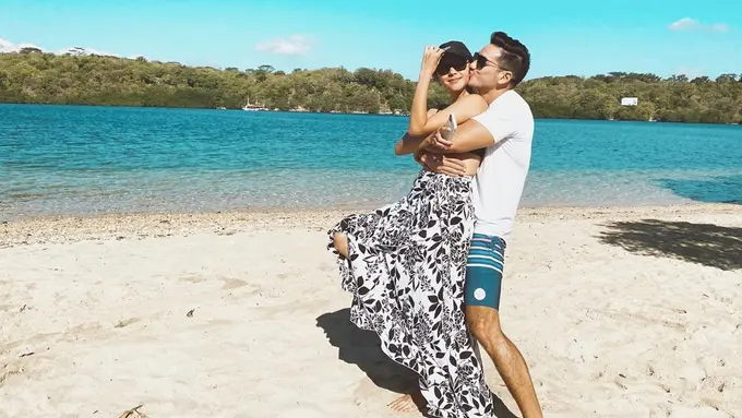 [Fimela] Nana Mirdad dan Andrew White