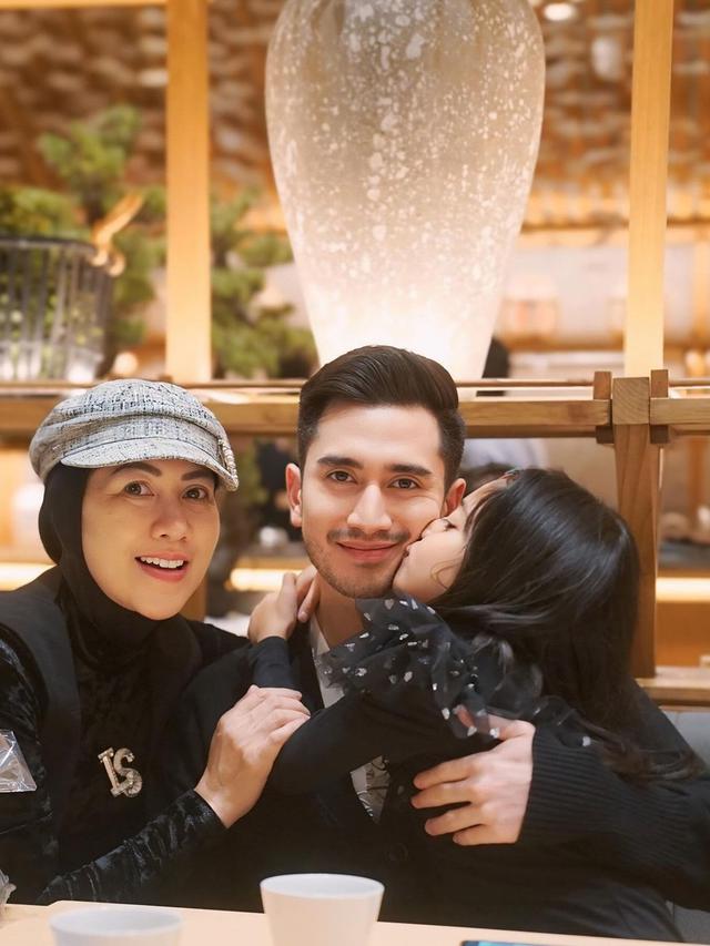 Potret Terbaru Verrell Bramasta dan Ibunda Venna Melinda, Disebut Punya Wajah yang Mirip