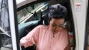 Aktris Julia Perez atau Jupe tiba di kediaman sang ibu, Sri Wulansih, di kawasan Kelapa Dua, Depok, Kamis (29/12). Pihak keluarga menggelar pengajian guna kesembuhan Jupe yang sedang berjuang melawan penyakit kanker serviks. (Liputan6.com/Herman Zakharia)