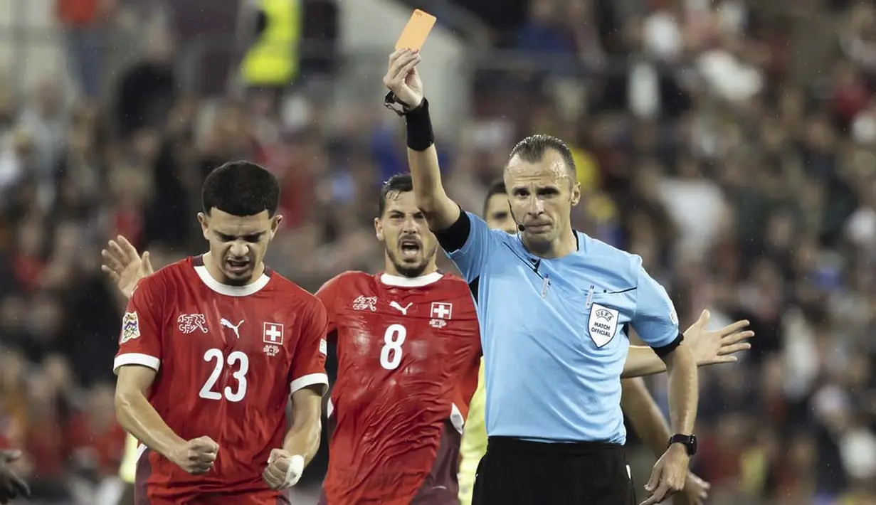 Meski bermain dengan 10 orang sejak menit ke-21 tapi Tim Matador tetap tampil garang dan menang dengan skor telak 4-1. (Salvatore Di Nolfi/Keystone via AP)