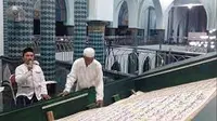 Proses pembacaan Alquran raksasa yang rutin dilakukan setial bulan puasa di Masjid Agung Baiturahman Banyuwangi (Istimewa)
