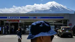 Karena alasan visual, lokasi ini telah mendapatkan reputasi sebagai sudut pandang foto yang sangat khas Jepang dan menjadi favorit bagi banyak wisatawan. (Philip FONG/AFP)