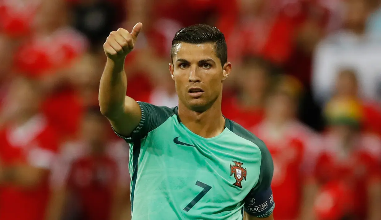 Ekspresi Cristiano Ronaldo usai menjalani laga Semi Final Piala Eropa 2016 di Parc Olympique Lyonnais, Perancis, Kamis (7/7). Portugal menang atas Wales dengan skor akhir 2-0. (REUTERS)
