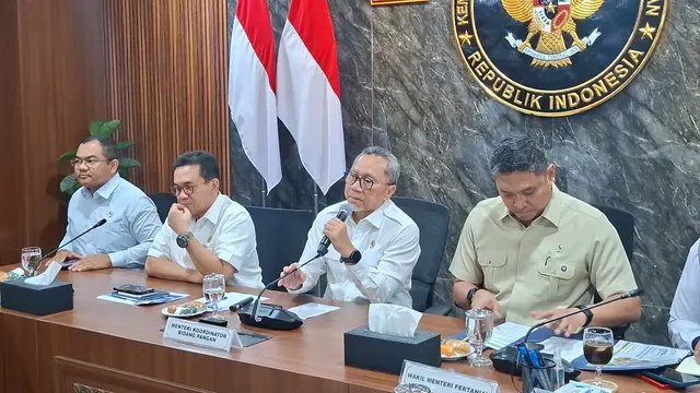 Menteri Koordinator Bidang Pangan, Zulkifli Hasan di Kantor Kemenko Pangan, Jakarta, Selasa (9/6/2026). Menko pangan menjelaskan mengenai subsidi harga kedelai. (Liputan6.com/Arief)