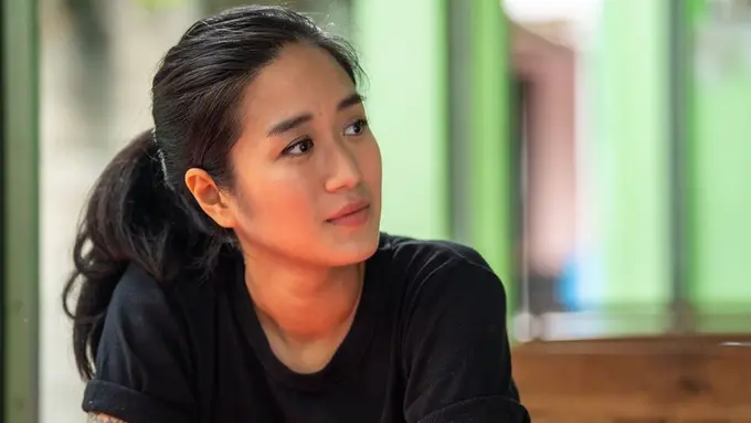 Potret Chef Renatta Potong Rambut Sendiri di Rumah, Pakai Gunting Dapur