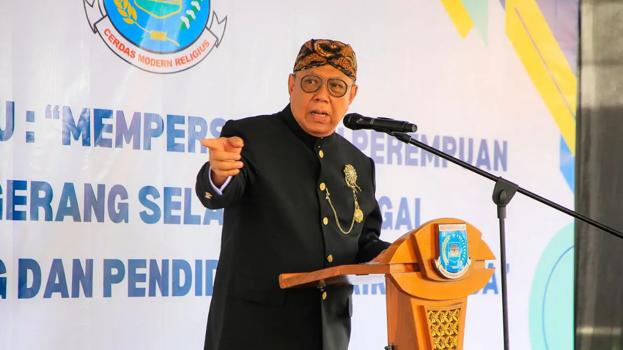 Wali Kota Tangerang Selatan Benyamin Davnie saat meluncurkan Sekolah Ibu di Kelurahan Lengkong Wetan, Kecamatan Serpong. (Istimewa)