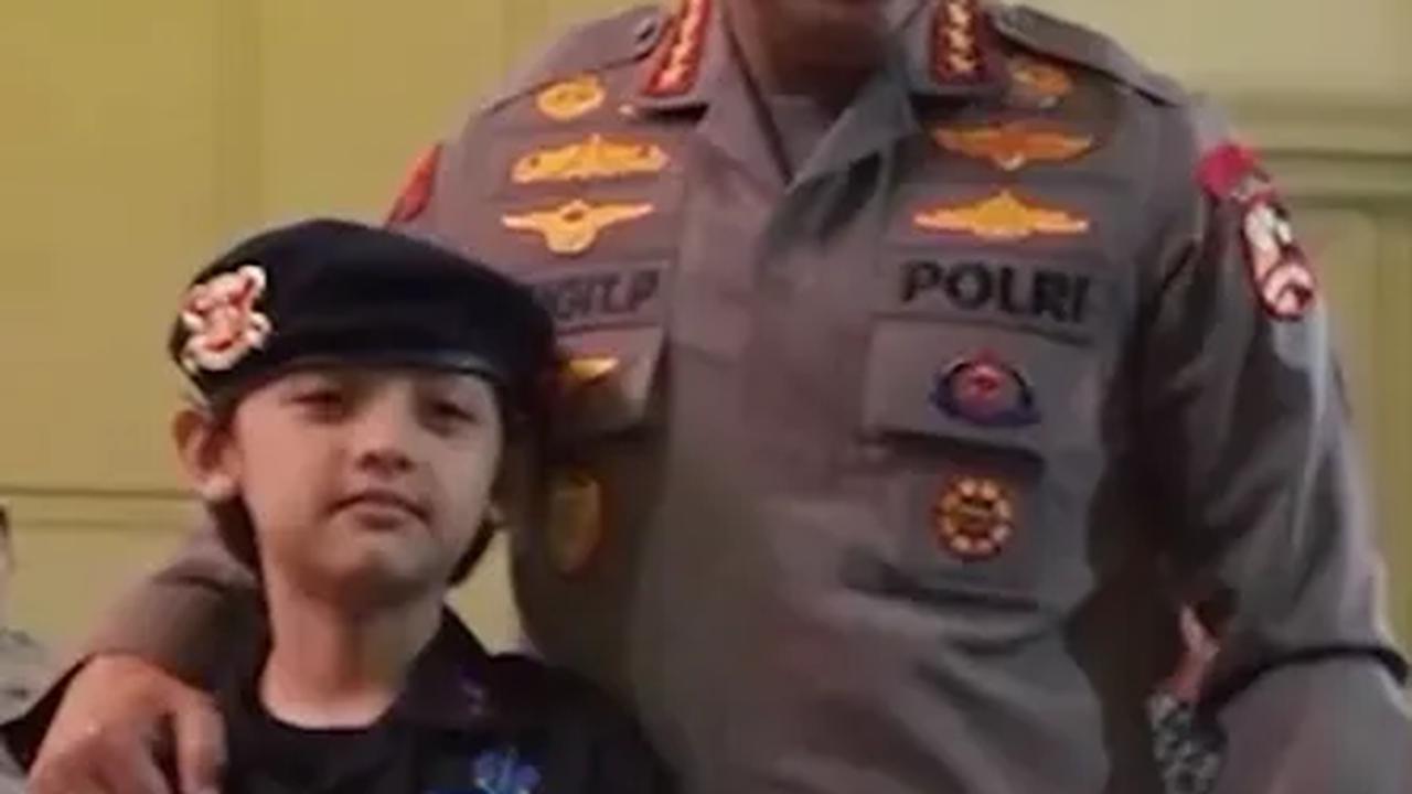 Sosok Cicit Jenderal Hoegeng Kerap Kenakan Pakaian Brimob, Mirip Sang Buyut Tak Mau Seragamnya Disentuh Orang