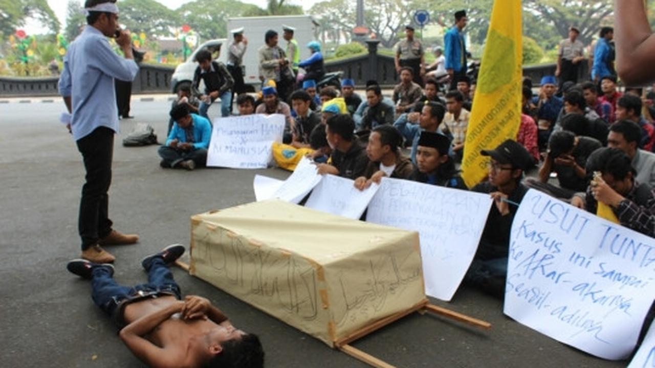 Aksi teatrikal kecam pembunuhan sadis Salim Kancil