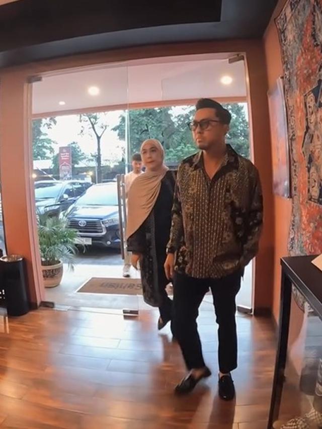 6 Potret Ananda Omesh di Bukber Dubes Palestina, Silaturahmi & Doa Kemerdekaan