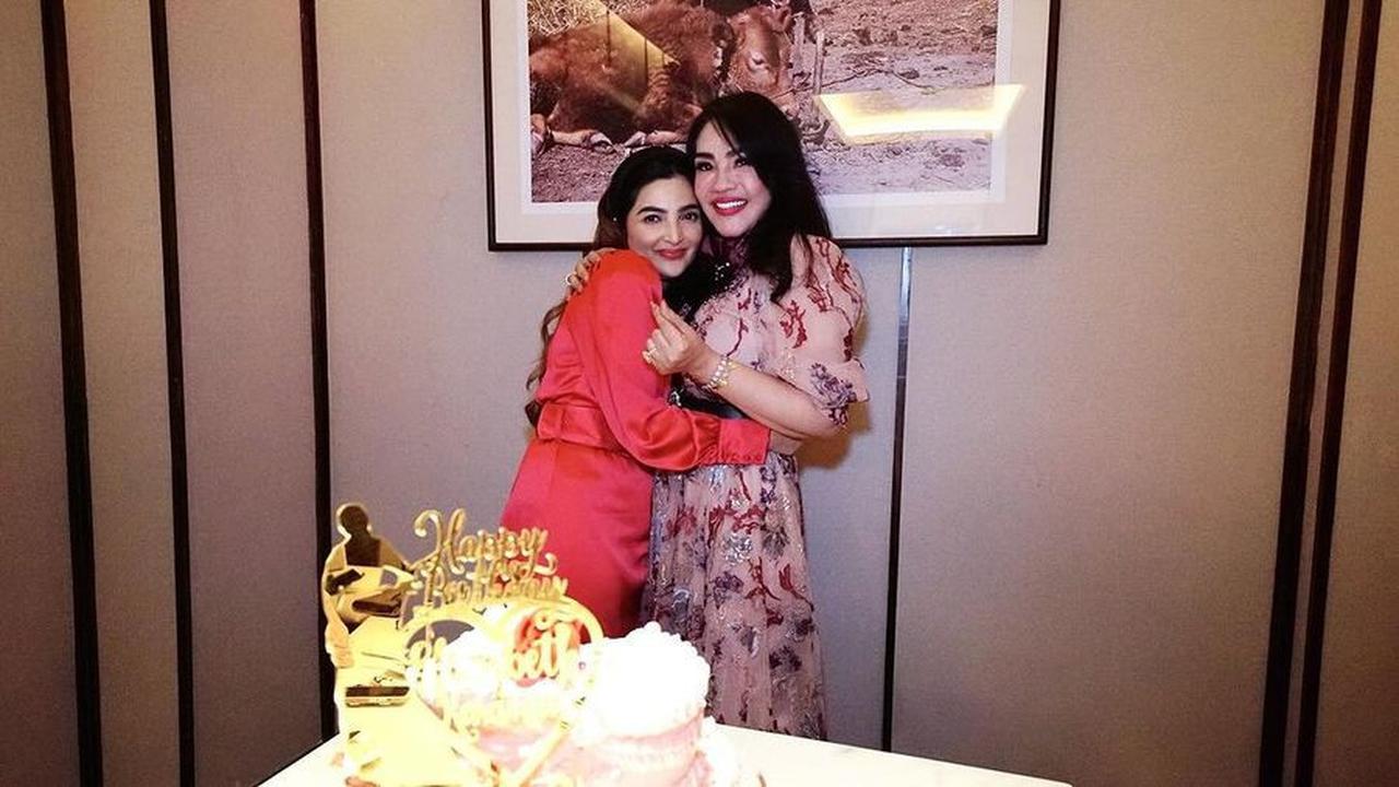 6 Potret Ulang Tahun Elizabeth Kardinal Ibu Mertua Chelsea Islan, Dirayakan Meriah Bersama Sosialita Ibukota - Dihadiri Ashanty