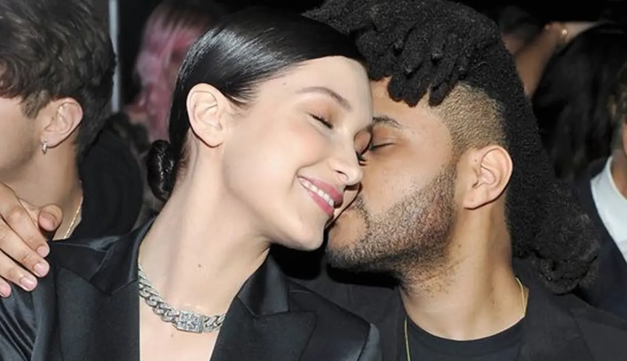 Bella Hadid dan The Weeknd sendiri tertangkap berciuma di Cannes Film Festival. (YouTube)