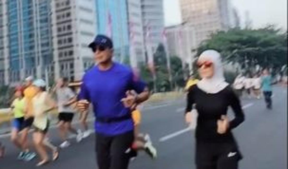 Dalam unggahannya, Rudy 'Gajah' tampak membagikan video merekam momen ketika ia sedang lari pagi bersama istri.