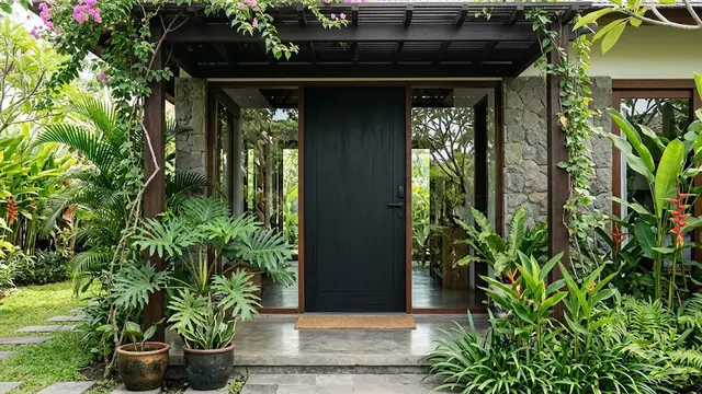 Warna Cat Pintu Kayu yang Bagus dan Awet untuk Rumah Tropis/AI Generated