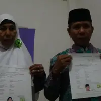 Meski harus menabung 12 tahun, tukang sate Suramadu ini akhirnya naik haji. | Sumber Foto: FokusJabar