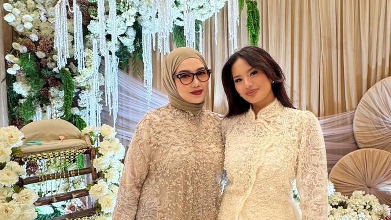 6 Potret Gamis Brokat Reza Artamevia dan Geni Faruk di Tedak Siten Anak Aaliyah Massaid