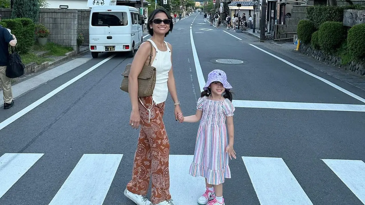 Potret Acha Septriasa bersama sang putri, Brie. (Foto: Instagram/septriasaacha)