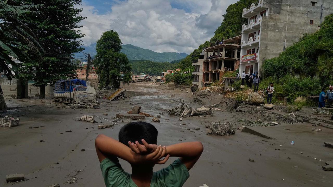 Banjir Bandang Nepal Tewaskan 95 Orang, Ratusan Wisatawan Hilang