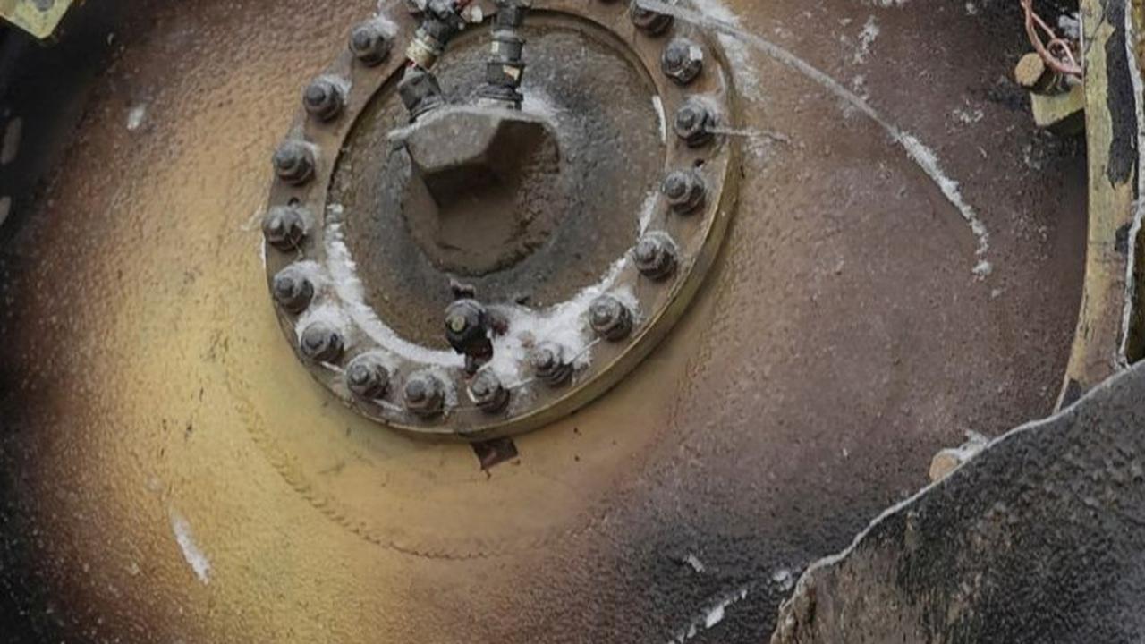 Dia juga menjelaskan bahwa diameter rudal tersebut juga sedikit lebih besar daripada rudal Iskander Rusia.