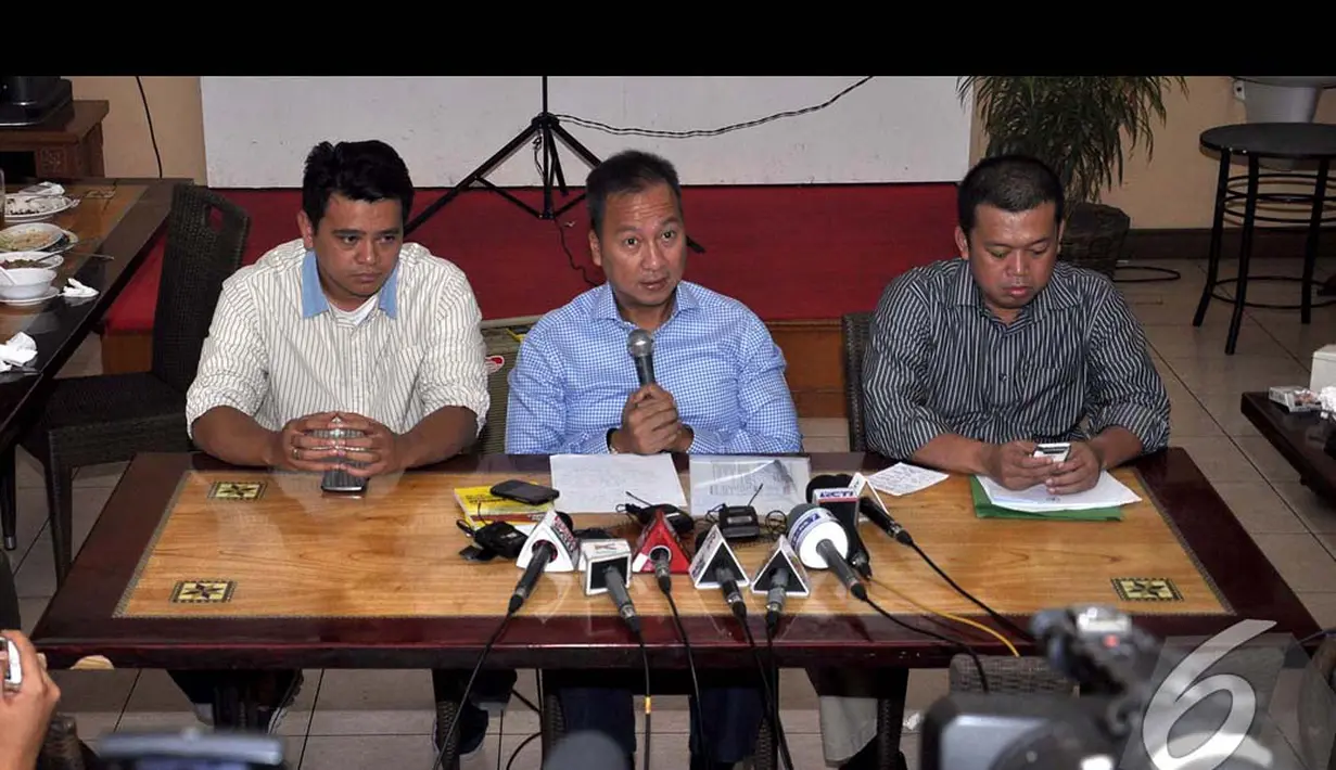 Gugatan mereka tujukan kepada Ketua Umum Partai Golkar Aburizal Bakrie dan menuntut ganti rugi senilai Rp 1 triliun, Jakarta, Rabu (20/8/2014) (Liputan6.com/Miftahul Hayat)